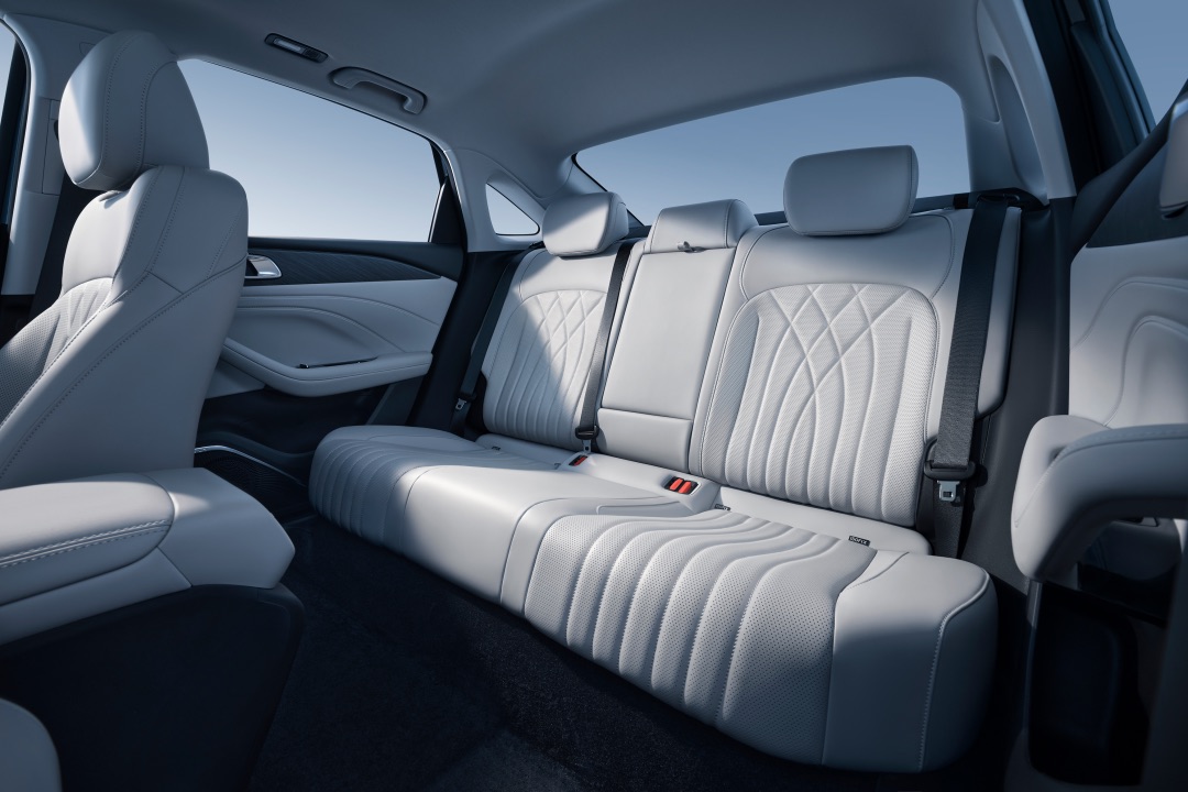 F-【新闻稿】新一代国民电混家轿吉利银河星耀6全球上市,限时6.88万元起1828.jpeg F-【新闻稿】新一代国民电混家轿吉利银河星耀6全球上市,限时6.88万元起1828.jpeg