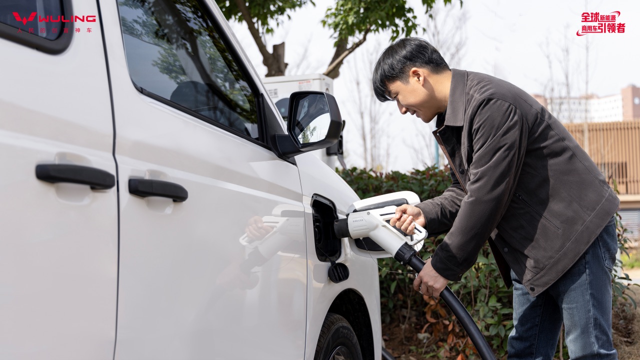 副本五菱荣光纯电版 上市新闻稿 1297.jpeg 副本五菱荣光纯电版 上市新闻稿 1297.jpeg