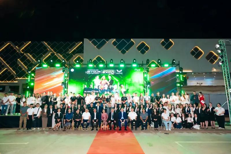 五菱缤果S与星光730在老挝正式上市