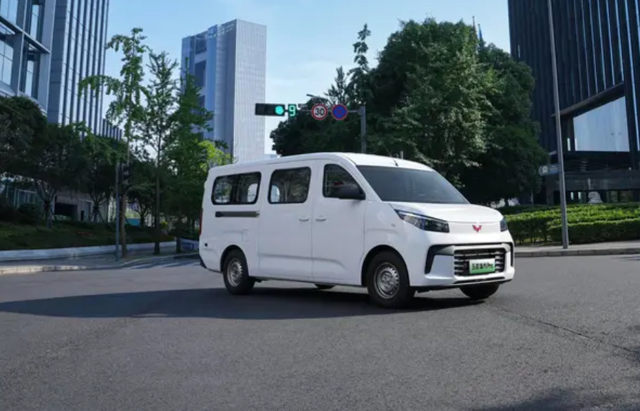 FireShot Capture 128 - 五菱扬光Pro增程版上市 权益一口价10.48万元_易车 - [news.yiche.com].jpg