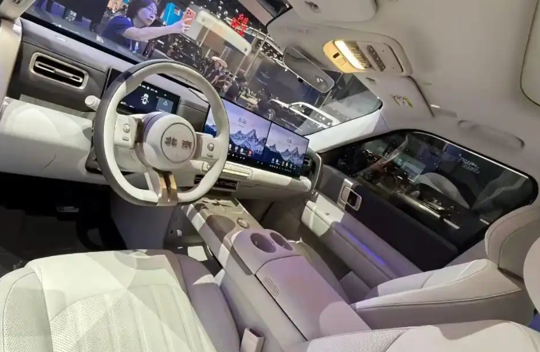 FireShot Capture 208 - 北京越野星钽5X亮相，全新中大型SUV，外观霸气，燃油_纯电_插混 - [baijiahao.baidu.com].jpg